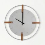 Orologio da parete in metallo con inserti in cuoio cm 60x3,8 H&H