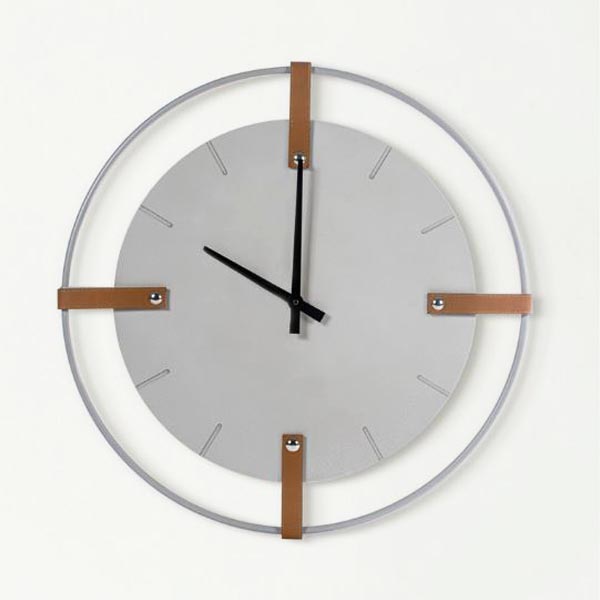 Orologio da parete in metallo con inserti in cuoio cm 60x3,8 H&H